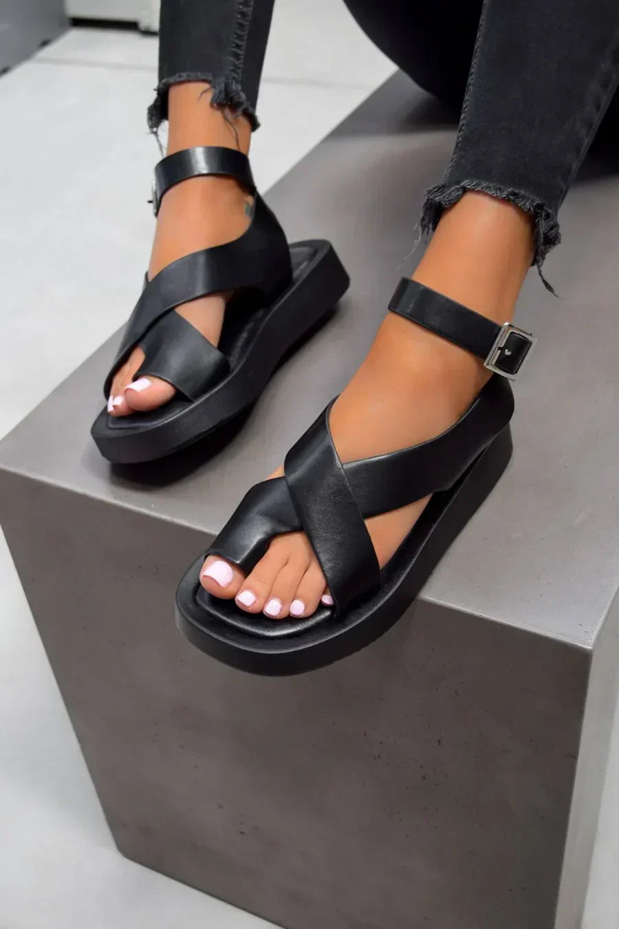 Petra Sandals: Chic & Casual Elegance
