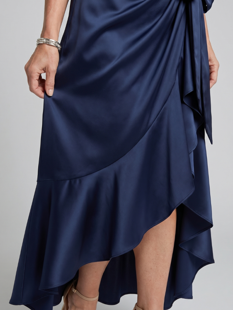 Honora | Vestito Midi Asimmetrico con Collo Halter