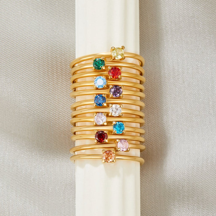 Anelli in oro con pietra del mese