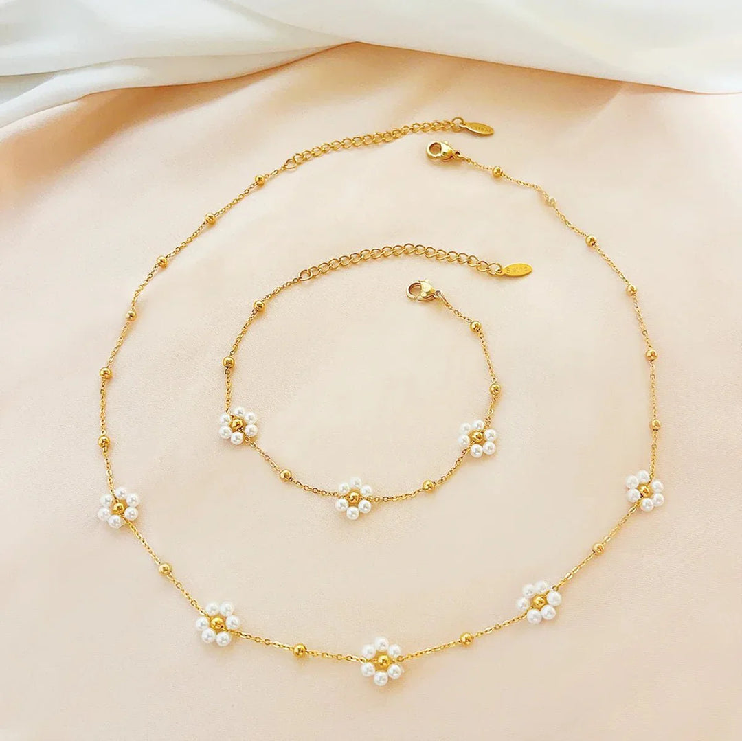 Dainty Daisy Necklace and Bracelet Set