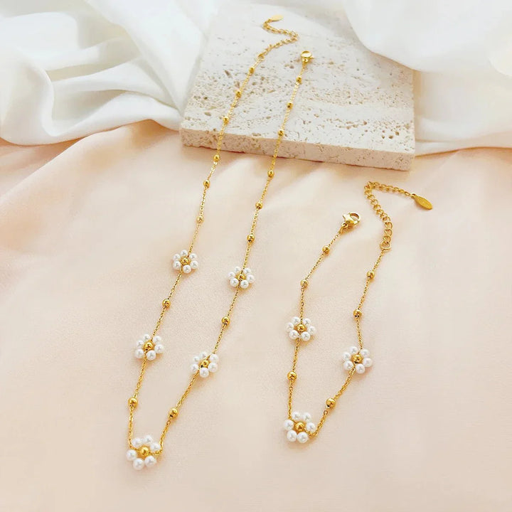 Dainty Daisy Necklace and Bracelet Set
