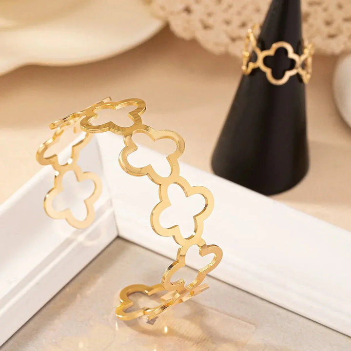 Delicato Set di Bracciale e Anello Regolabile a Forma di Quadrifoglio
