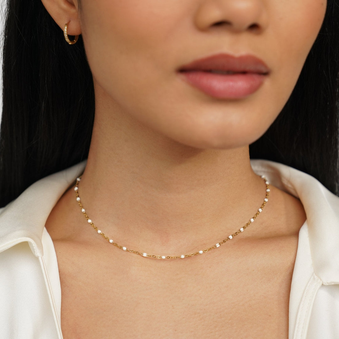Collana di perle bianche pulite