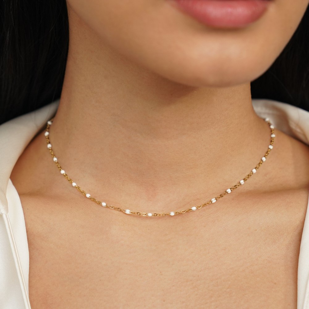 Collana di perle bianche pulite