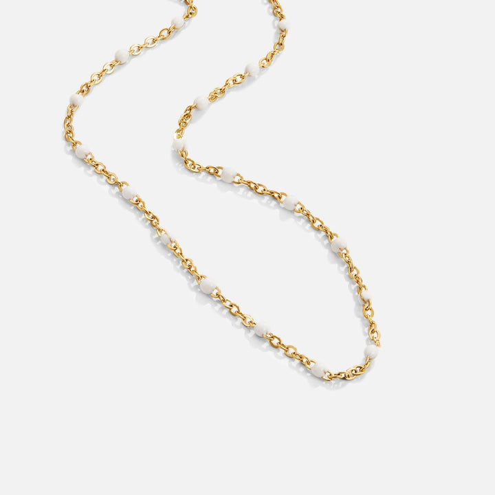 Collana di perle bianche pulite